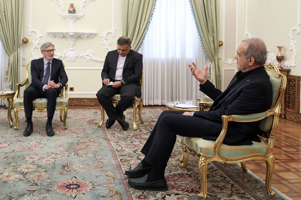 پزشکیان: طالب جنگ نیستیم/ مقتدرانه به تجاوز احتمالی پاسخ می دهیم پزشکیان: طالب جنگ نیستیم/ مقتدرانه به تجاوز احتمالی پاسخ می دهیم