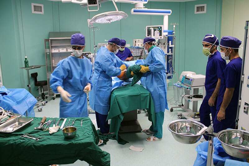 ببینید| انجام یک عمل جراحی حین زلزله ۸.۸ ریشتری!