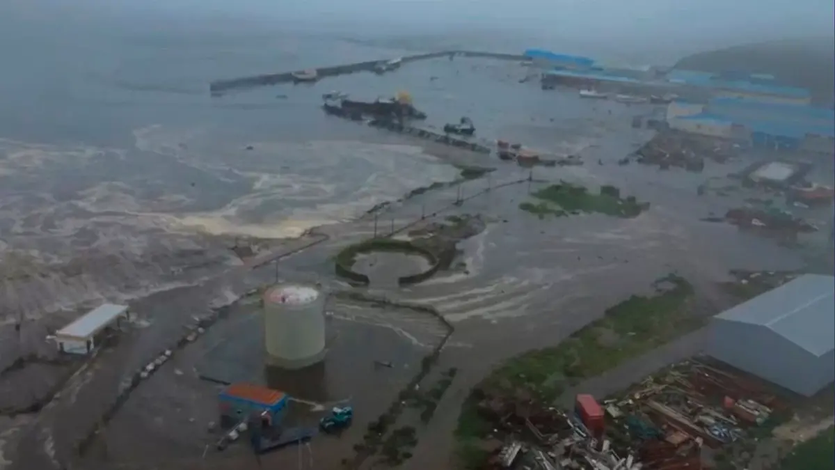 ببینید| تصاویر تازه از لحظه وقوع زلزله ٨ ریشتری در روسیه