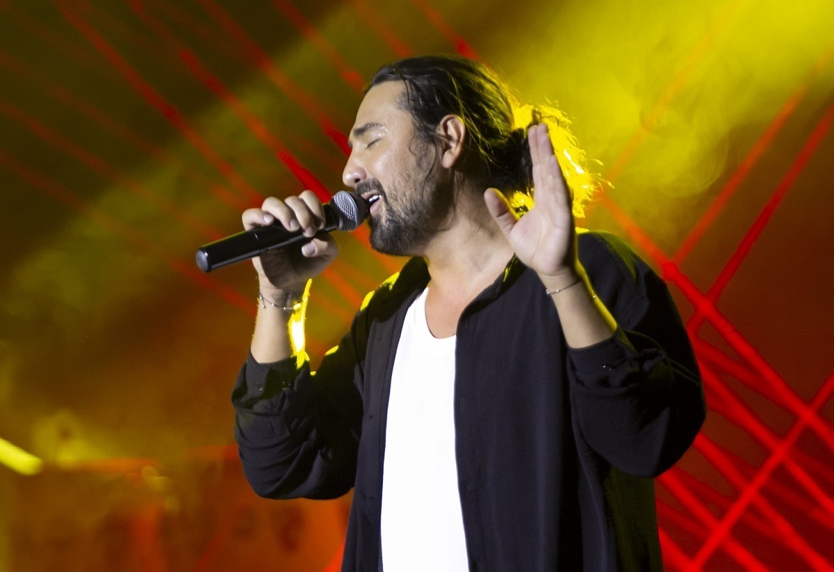 ببینید| حرکت عجیب امیرعباس گلاب در کنسرت اخیرش!