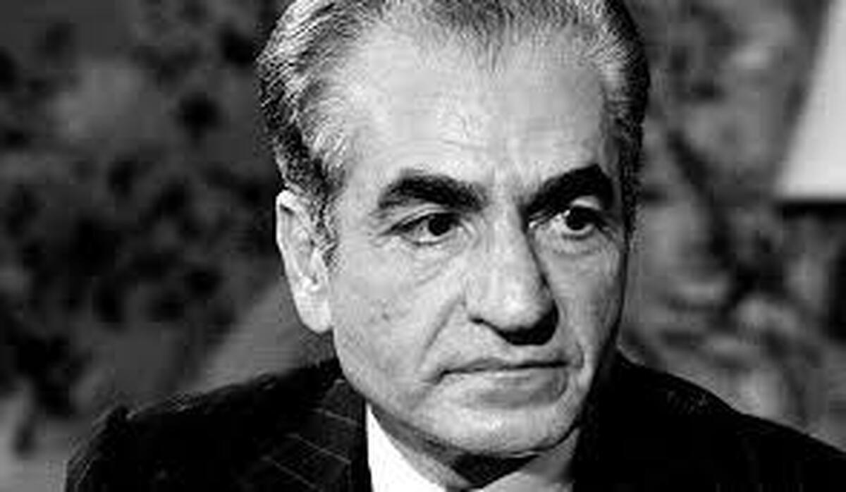 عکسی از محمدرضا پهلوی در سفر تایلند؛ سال ۱۳۴۶