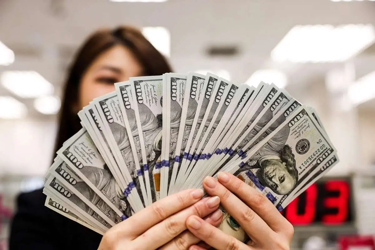 پیش بینی قیمت دلار ۱۲ شهریور ۱۴۰۴ / دلار به کانال ۱۰۳ هزار تومانی عقب‌نشینی کرد