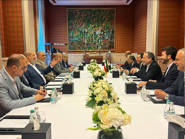 دیدار و رایزنی عراقچی با اعضای شورای رهبری حماس در دوحه