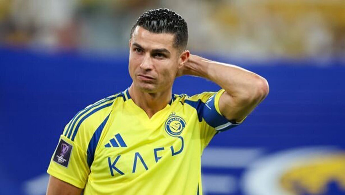 ببینید| برخورد خشن رونالدو با یک هوادار در ارمنستان!