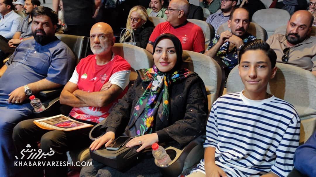 عکس| حضور مجری سرشناس تلویزیون در جشن ششتاییها عکس| حضور مجری سرشناس تلویزیون در جشن ششتاییها