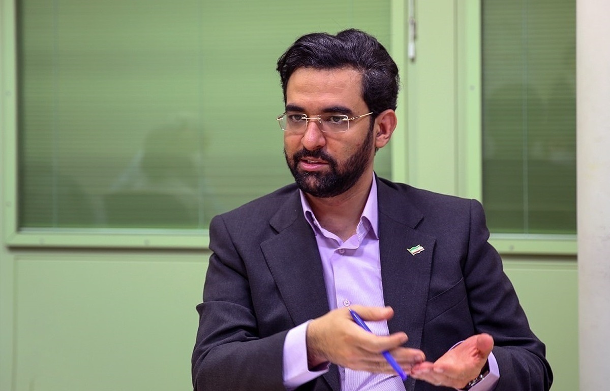 آذری‌جهرمی خطاب به زنجانی: هزینه سنگین برندسازی تاکسی‌های برقی برای کدام بیزنس پرسود است؟