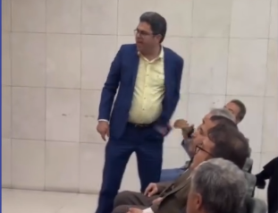 ببینید| جنجال و آشوب در جلسه کانون وکلا ببینید| جنجال و آشوب در جلسه کانون وکلا