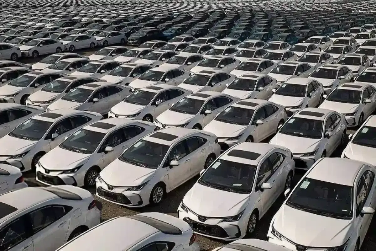 خودرو‌های خارجی در صف ورود به تالار بورس!