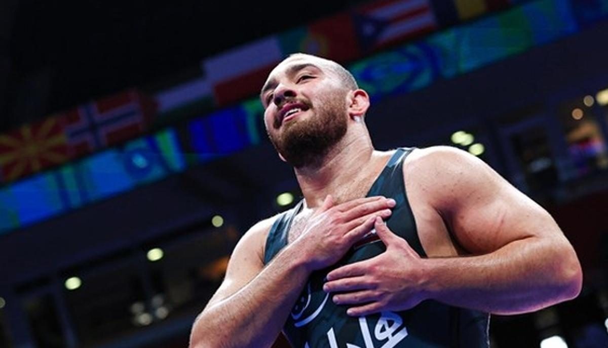 ببینید| واکنش پدر و مادر امیرحسین زارع به قهرمانی پسرشان