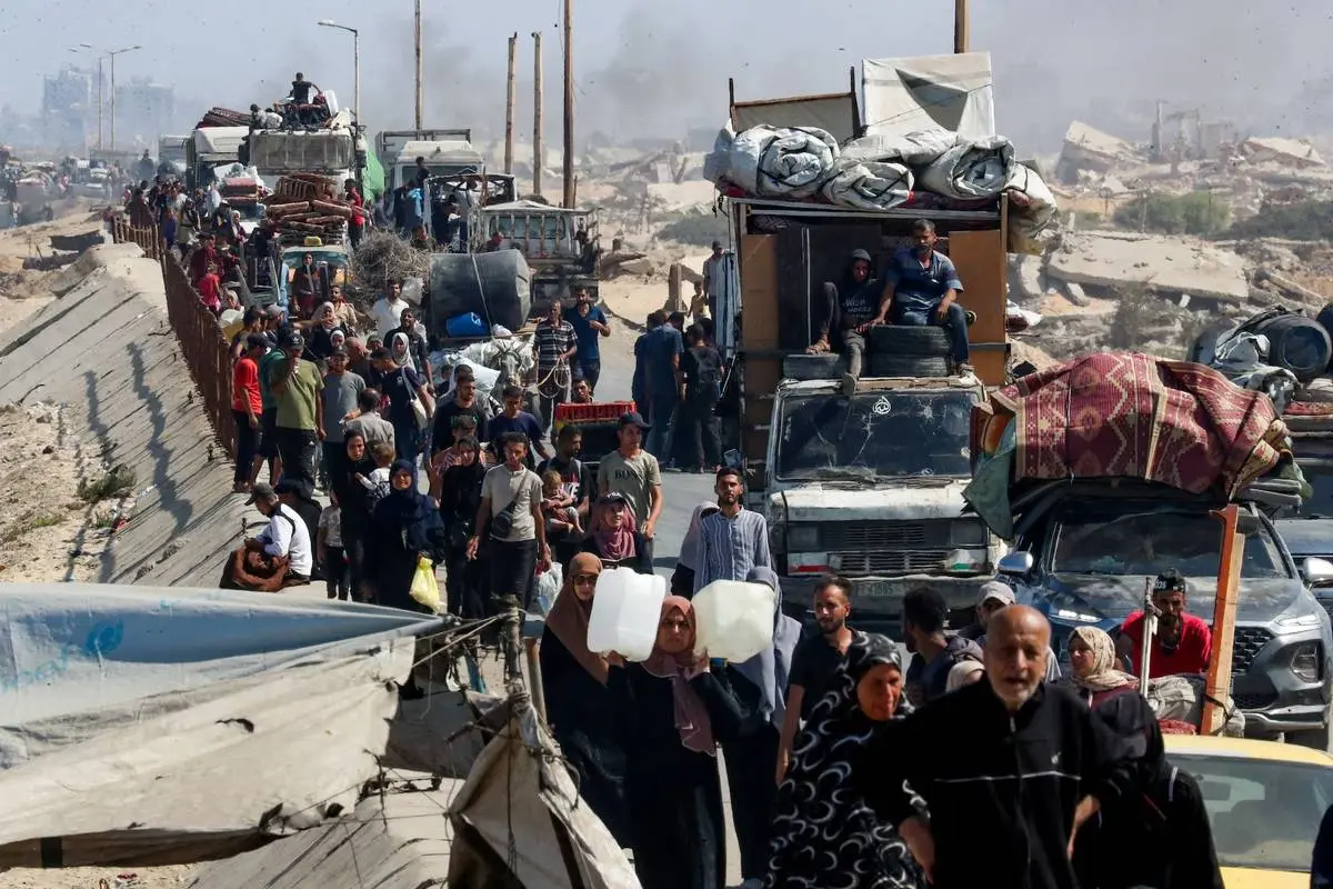 ویدئوی پربازید کودک به خواب رفته فلسطینی روی خودرو