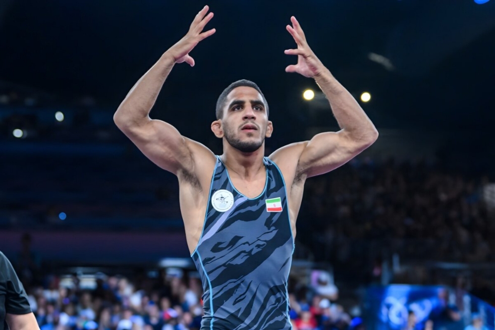 رحمان عمو زاد طلا گرفت