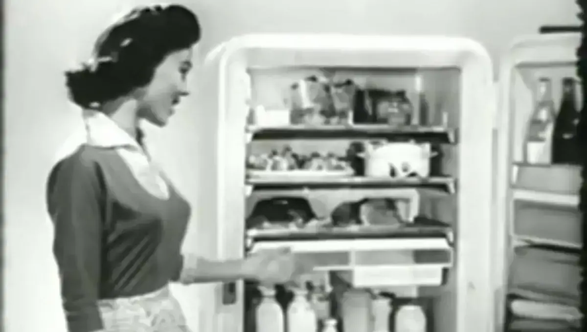 ببینید| ویدئویی جذاب از یخچال مدرن جنرال موتورز سال ۱۹۵۶!