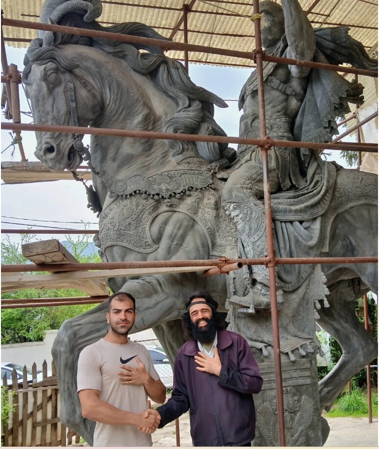 شهرام گودرزی کیست؟ | مجسمه ساز، سرباز کوروش یا «فارست گامپ» مجنون ایرانی؟! شهرام گودرزی کیست؟ | مجسمه ساز، سرباز کوروش یا «فارست گامپ» مجنون ایرانی؟!