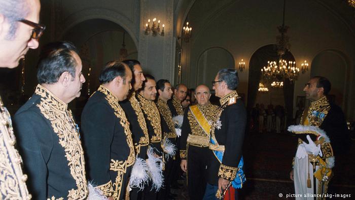 عکس| جشن تولد پنجاه و هفت سالگی محمدرضا پهلوی