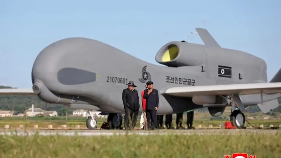 نظارت کیم جونگ اون بر آزمایش پهپاد غولپیکر تهاجمی نظارت کیم جونگ اون بر آزمایش پهپاد غولپیکر تهاجمی