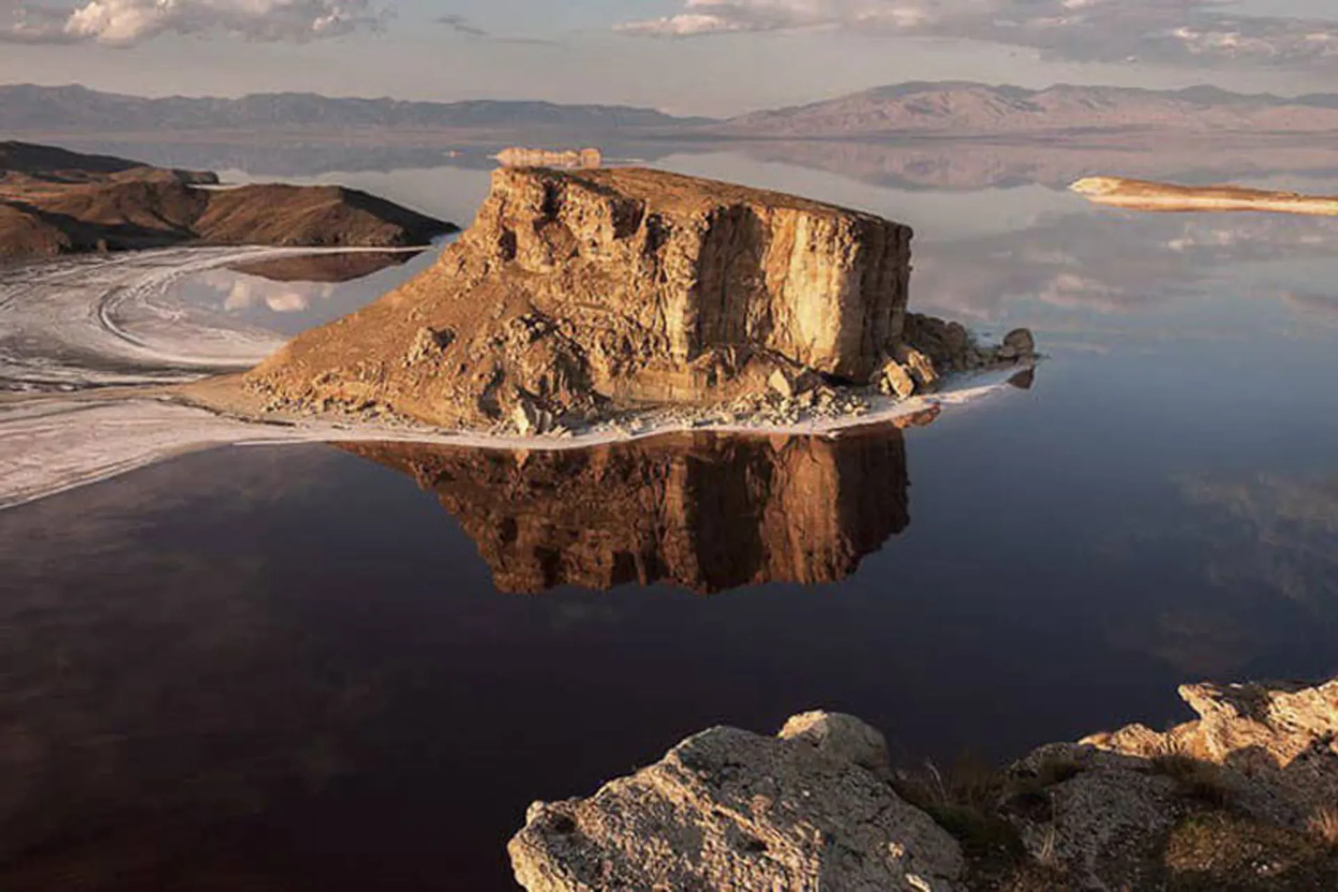 هشدار برای آیندگان؛ دریاچه ارومیه نفسهای آخرش را میکشد دریاچه ارومیه