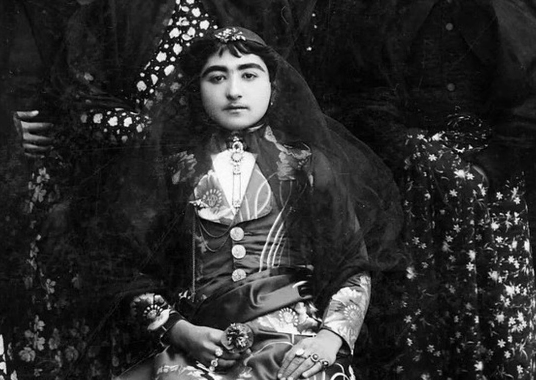 مراسم رونمایی از جهیزیۀ اخترالدوله، دختر ناصرالدین شاه؛ ۱۳۰ سال قبل +عکس