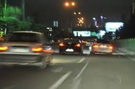 ببینید| لایی‌کشی جنون‌آمیز راننده پراید وسط خیابان!