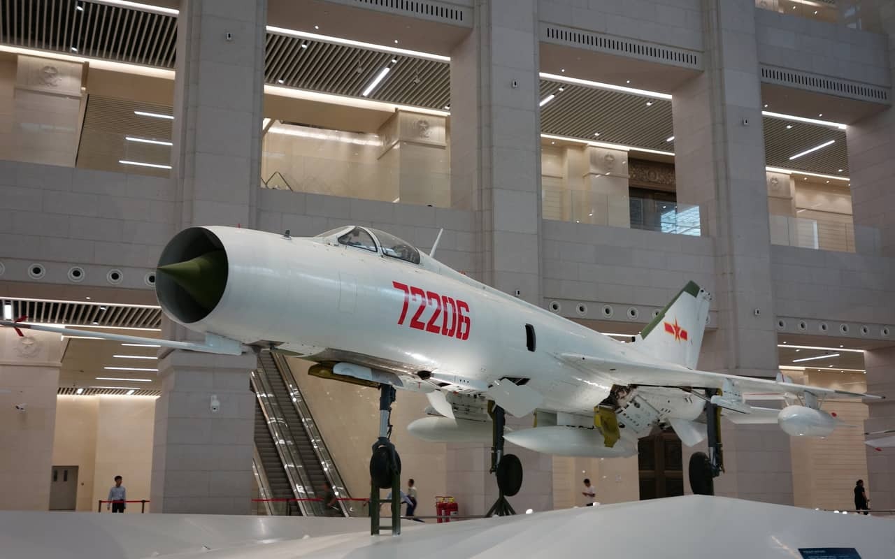 مشخصات جنگنده شنیانگ J-۸ مشخصات جنگنده شنیانگ J-۸