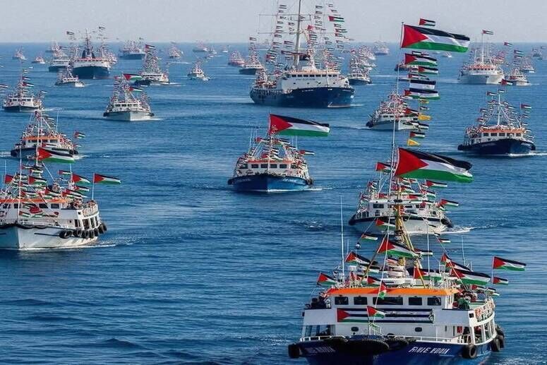 سخنگوی ناوگان الصمود: اسرائیل ۱۳ کشتی ناوگان را تصرف کرد سخنگوی ناوگان الصمود: اسرائیل ۱۳ کشتی ناوگان را تصرف کرد