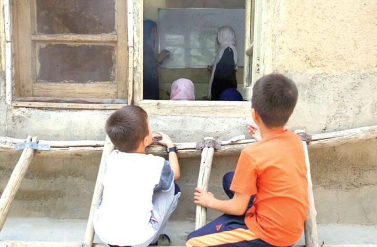 کودکان بیرون از مدرسه؛ روایت تلخ ۹۰۰ هزار دانش‌آموز جامانده از آموزش