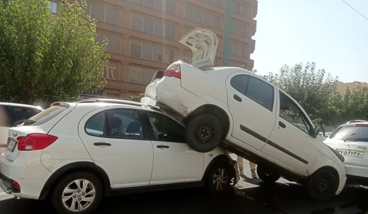 عکس| صحنه عجیب از تصادف زنجیرهای در بزرگراه هاشمی رفسنجانی تهران عکس| صحنه عجیب از تصادف زنجیرهای در بزرگراه هاشمی رفسنجانی تهران