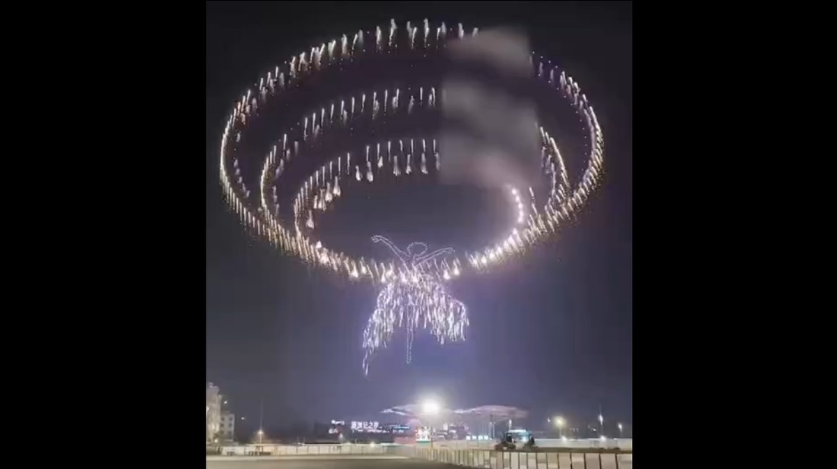 ببینید| سقوط ترسناک پهپاد‌ها در نمایش پهپادی چین