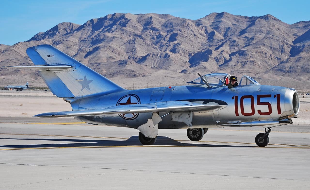 مشخصات جنگنده میکویان-گورویچ میگ-۱۵ مشخصات جنگنده میکویان-گورویچ میگ-۱۵