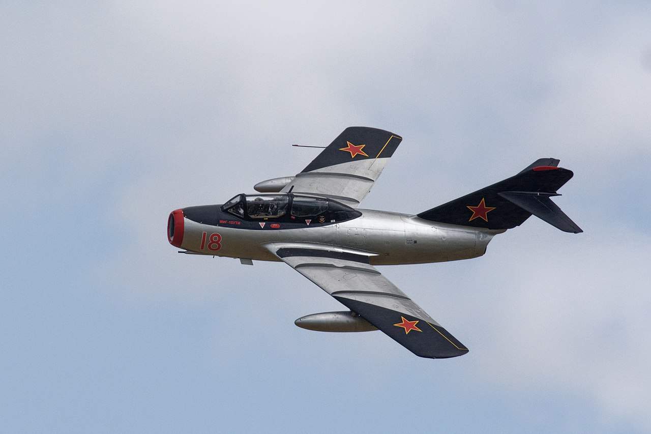 مشخصات جنگنده میکویان-گورویچ میگ-۱۵ مشخصات جنگنده میکویان-گورویچ میگ-۱۵