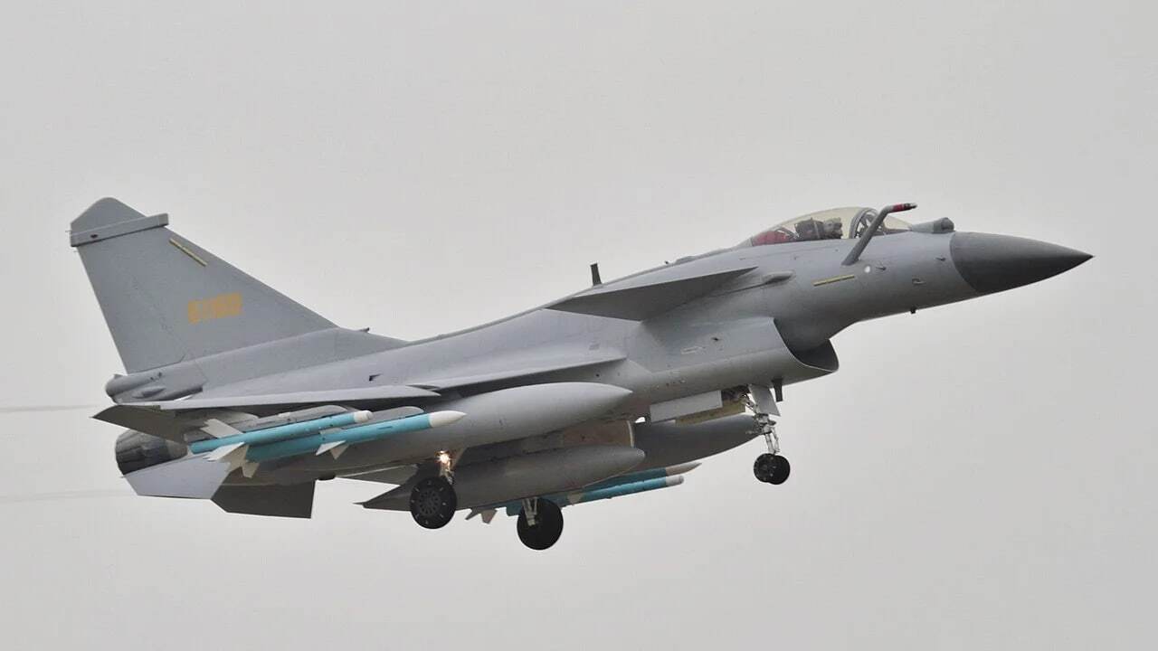 انتقال ۱۰ فروند جنگنده J-۱۰ چینی از پاکستان به پایگاه شیراز انتقال ۱۰ فروند جنگنده J-۱۰ چینی از پاکستان به پایگاه شیراز