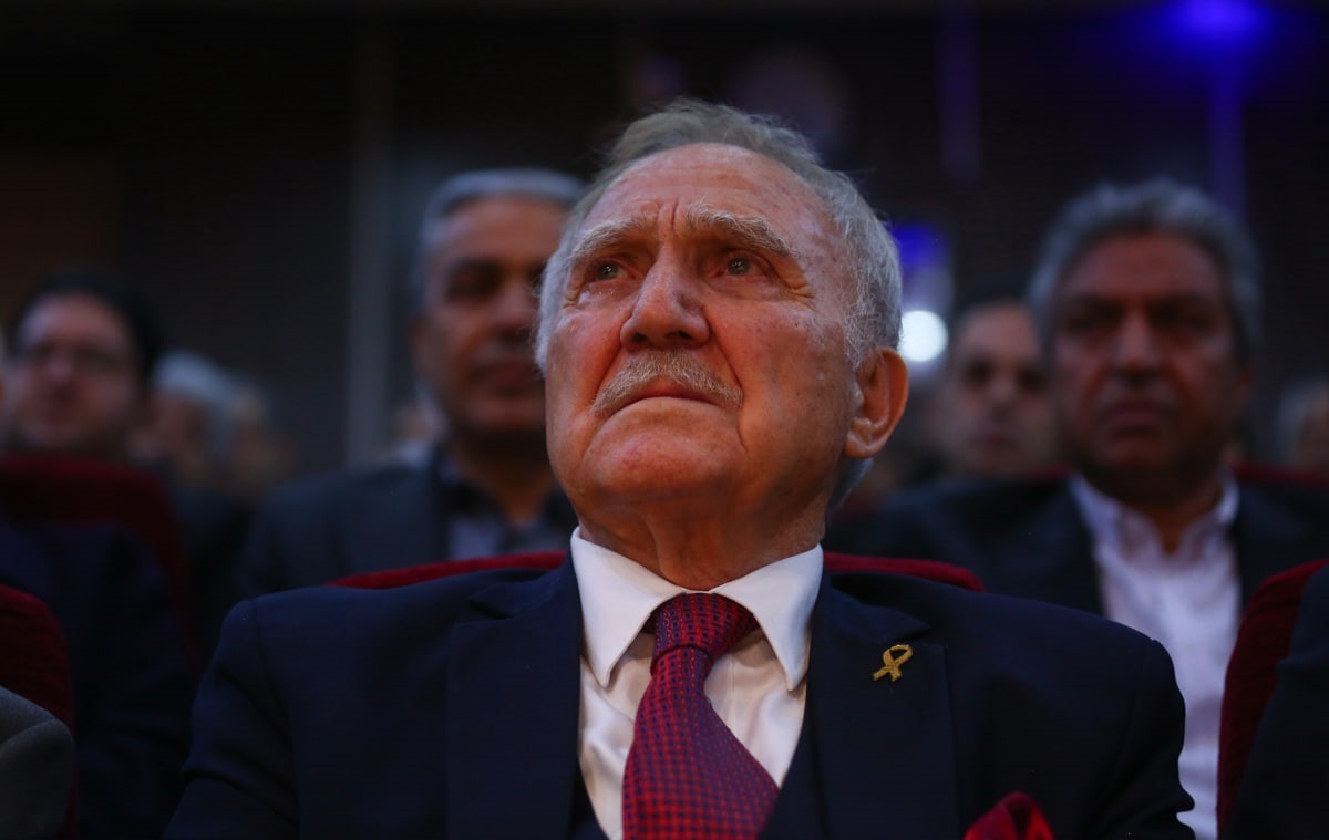 ببینید| احساساتی شدن حسین کلانی: من هرچه دارم از محبت مردم است