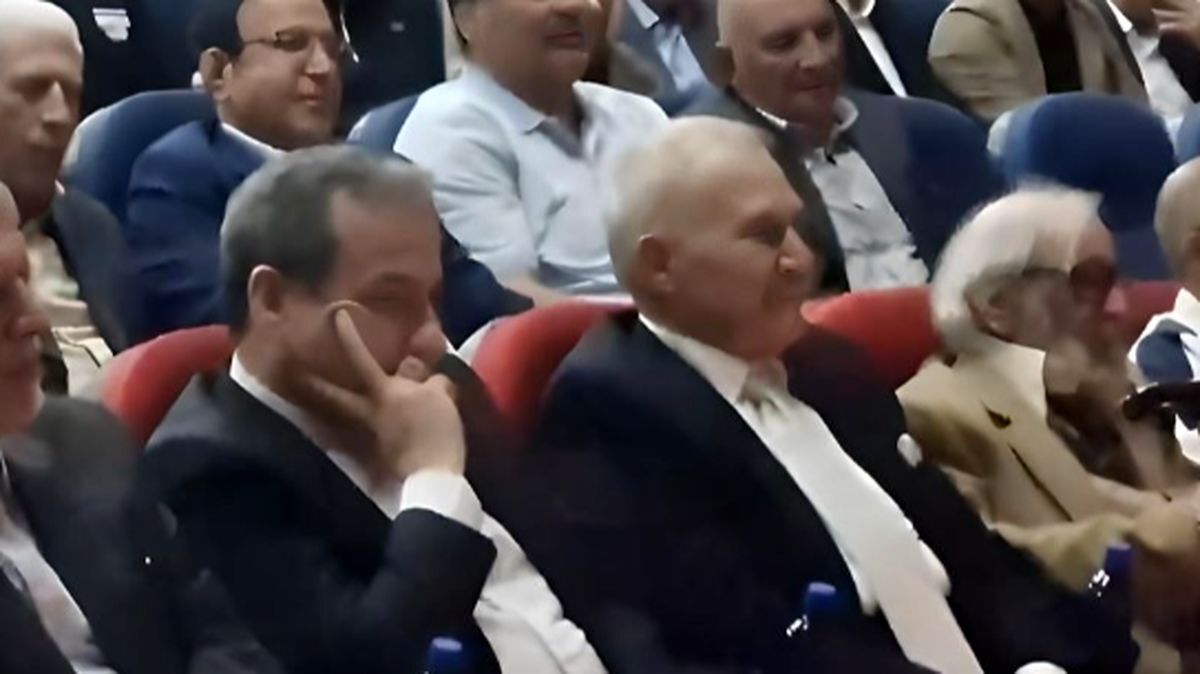 انتقاد حمید درخشان از پخش آهنگ «باز منو کاشتی رفتی» در حضور وزیر