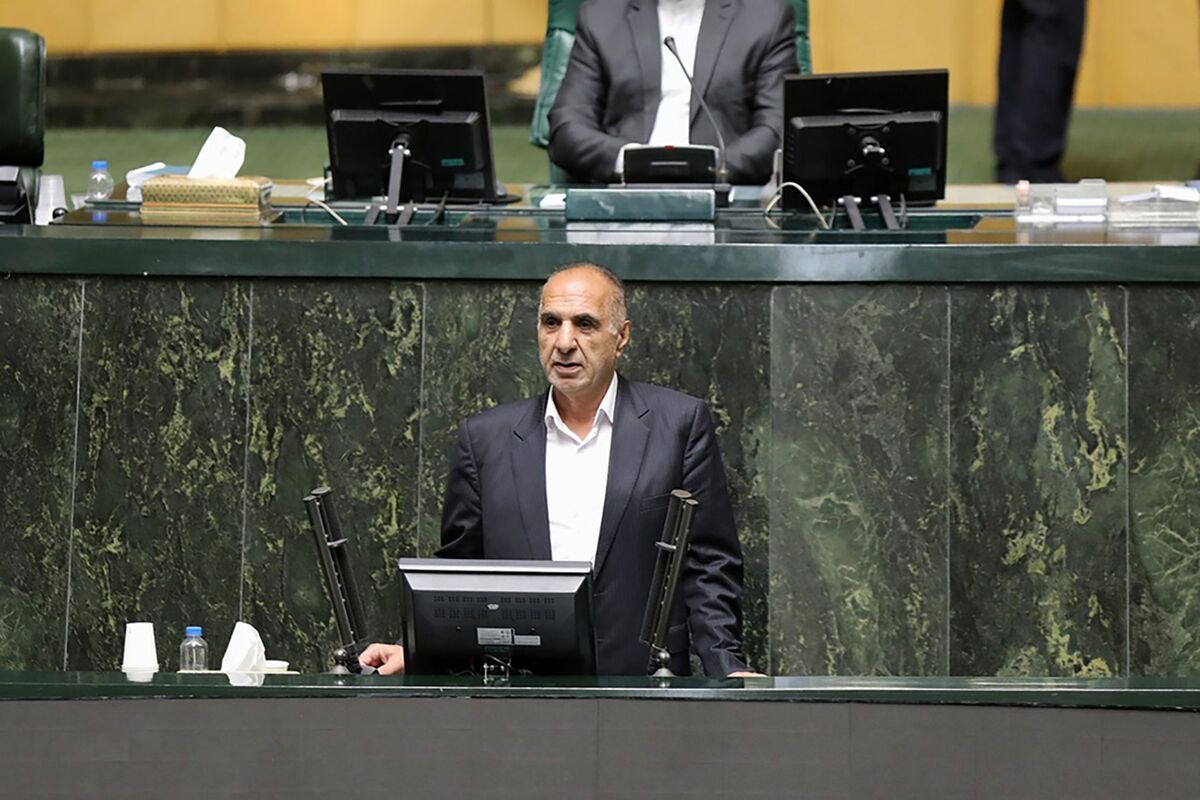 نماینده مجلس به پزشکیان: با مردم رو راست باشید؛ قیمت دلار و طلا سر به فلک کشیده!