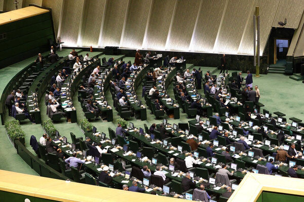 عضو هیات رئیسه مجلس: تاکنون استیضاحی به کمیسیون‌ها ارسال نشده است