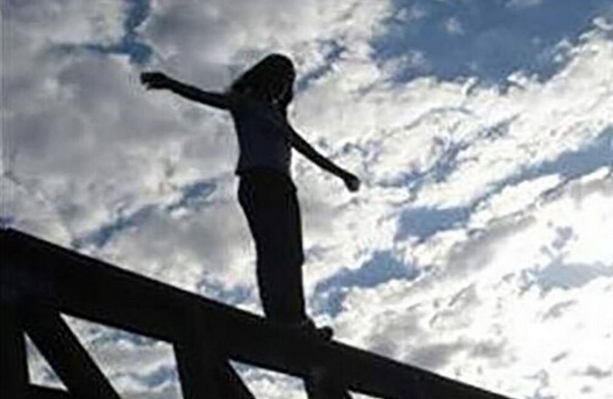 ببینید| نجات جان جوان در حال خودکشی توسط پلیس اردبیل