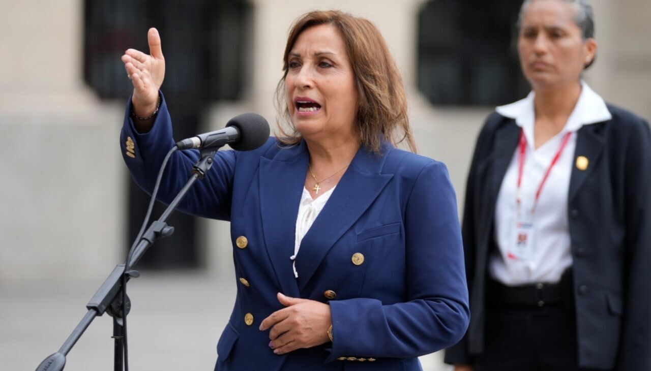 رئیسجمهور پرو از سمتش عزل شد رئیسجمهور پرو از سمتش عزل شد