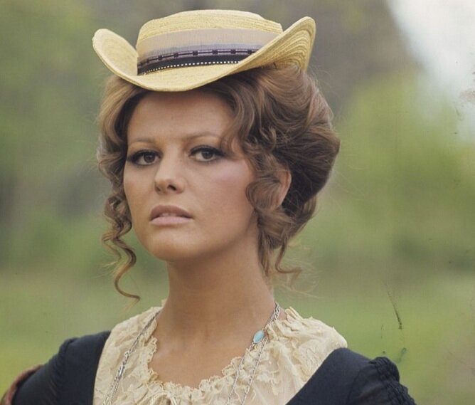 در فیلم روزی روزگاری در غرب ساخته سرجیو لئونه محصول ۱۹۶۸