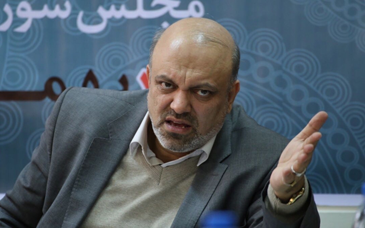 منادی به قالیباف: آقای رئیس! من یک گوسفند قربانی می‌کنم که کفاره گناه شما باشد