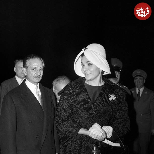 محمدرضا پهلوی و فرح در حال خروج از فرانسه؛ سال ۱۳۴۰ +عکس