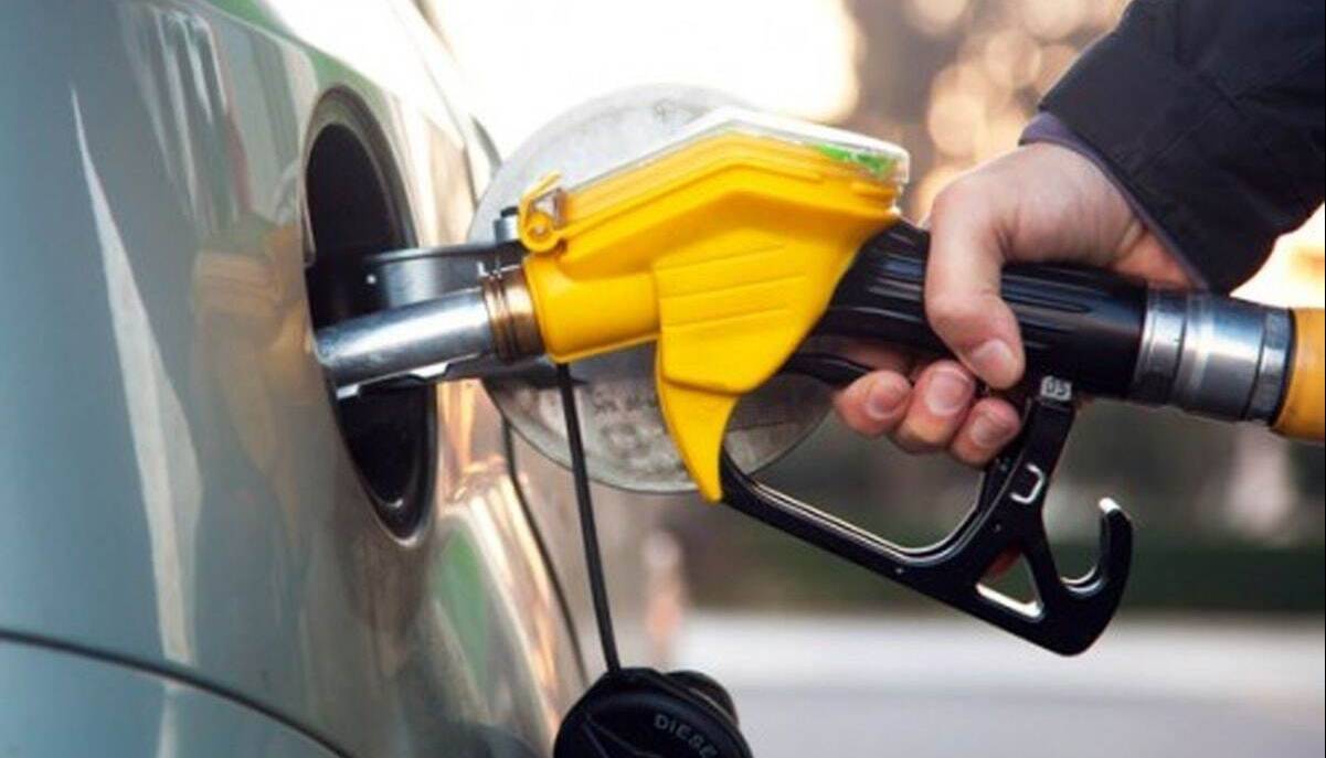 دولت تکلیف افزایش قیمت بنزین را روشن کرد دولت تکلیف افزایش قیمت بنزین را روشن کرد