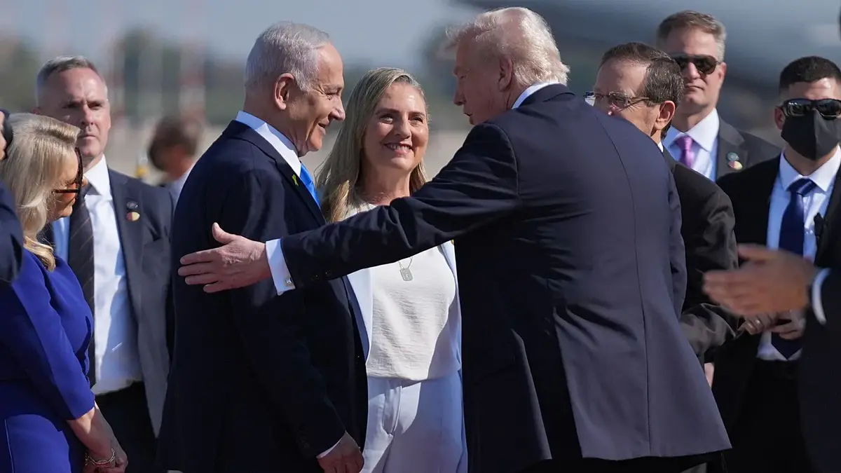 ژست ترامپ پس از ورود به اسرائیل +عکس