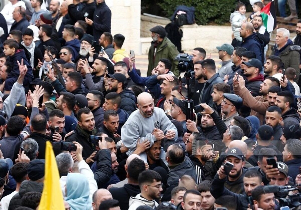 ببینید| استقبال مردم فلسطین از ورود اسرا به رام‌الله