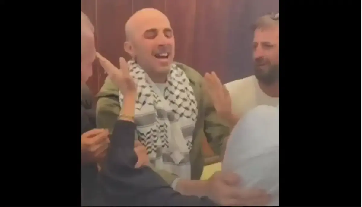 ببینید| بازگشت اسیر فلسطینی به آغوش خانواده بعد از ۲۲ سال