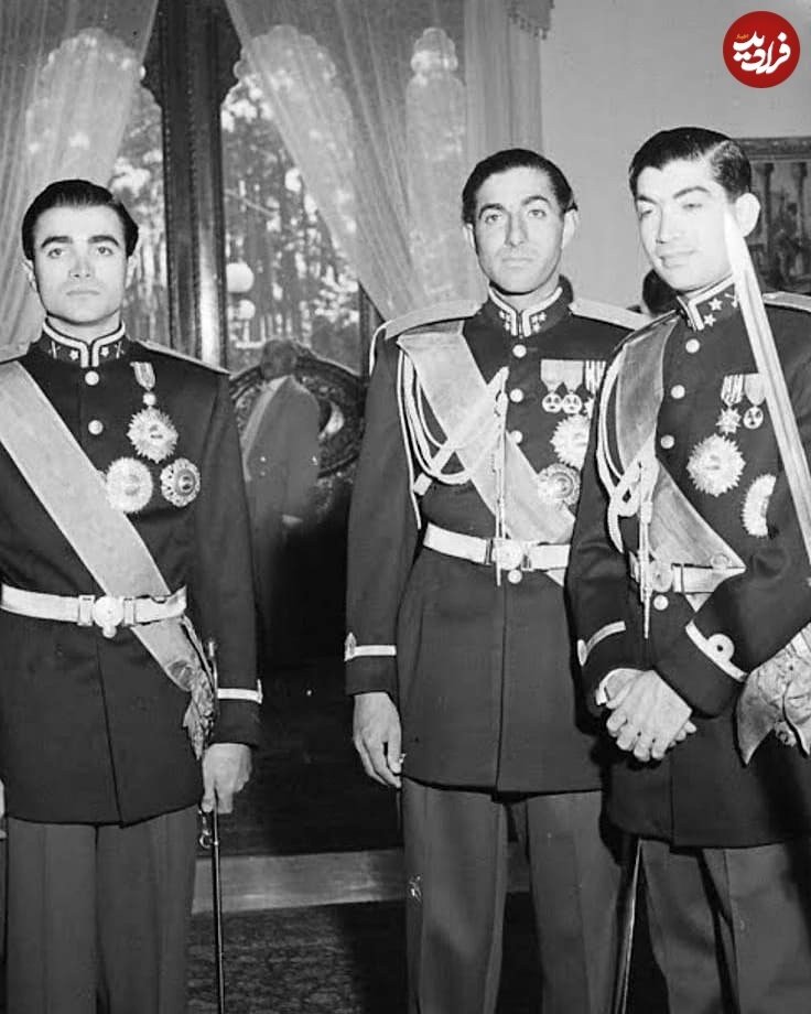 عکسی از غلامرضا، علیرضا و عبدالرضا پهلوی در عروسی برادرشان؛ سال ۱۳۳۸