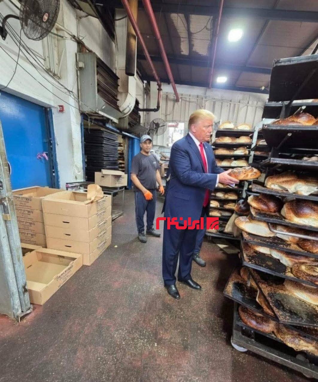 عکس| توقف غیرمنتظره ترامپ در راه کنست؛ خرید نان سنتی برای جشن مذهبی یهودیان عکس| توقف غیرمنتظره ترامپ در راه کنست؛ خرید نان سنتی برای جشن مذهبی یهودیان