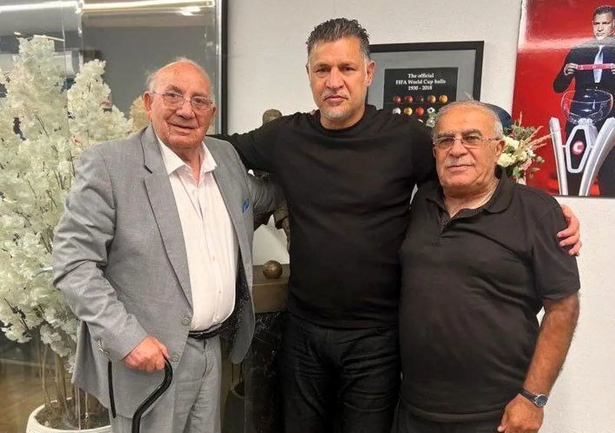 عکس| مراسم بزرگداشت حسن روشن در رستوران علی دایی عکس| مراسم بزرگداشت حسن روشن در رستوران علی دایی