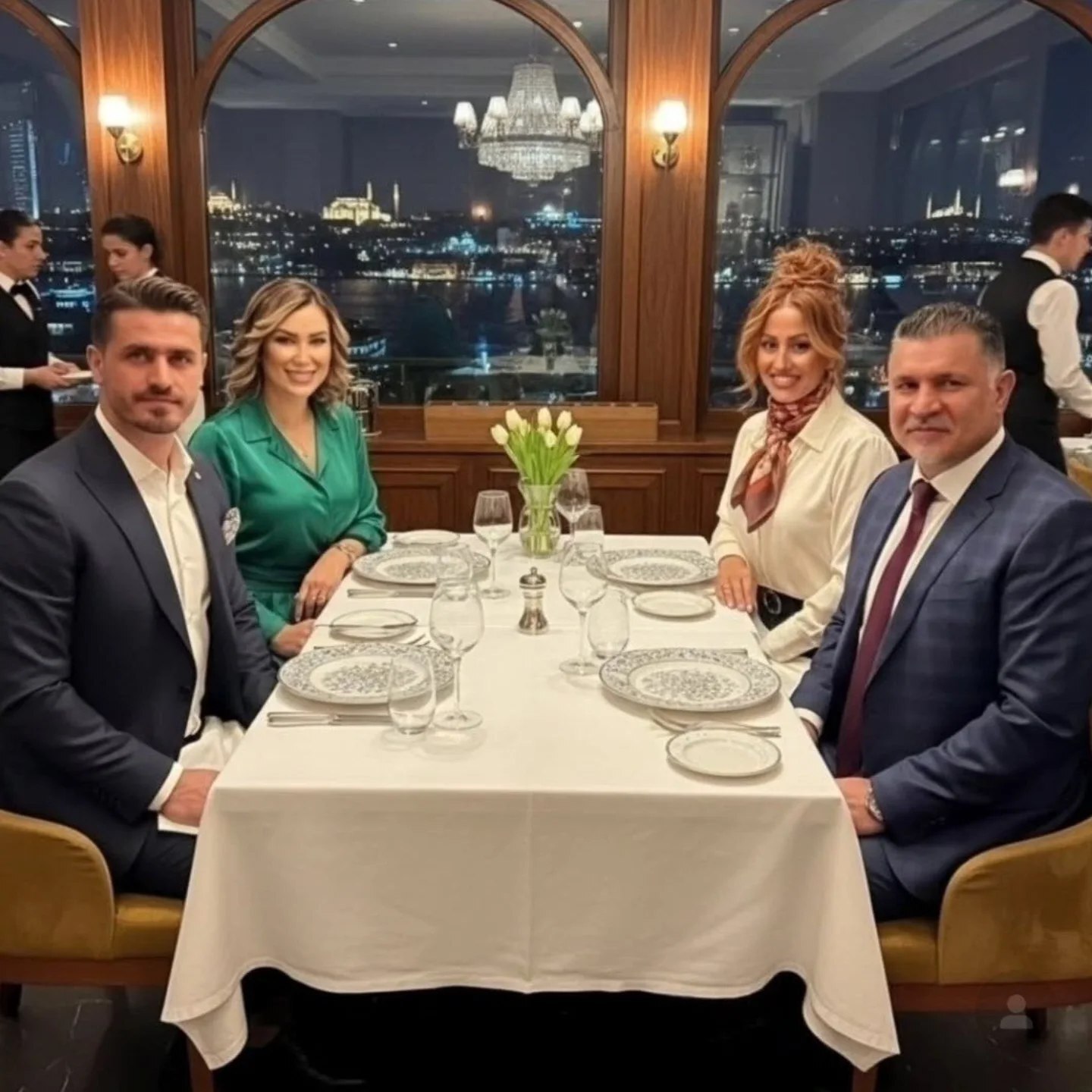 عکس| مراسم بزرگداشت حسن روشن در رستوران علی دایی عکس| مراسم بزرگداشت حسن روشن در رستوران علی دایی