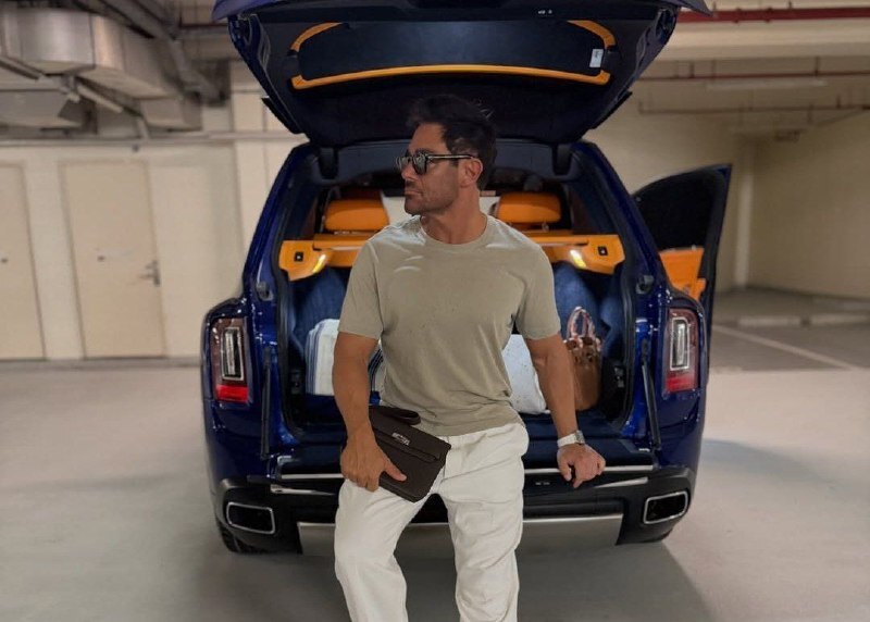 شوآف عجیب محمدرضا گلزار با ماشین و ساعت میلیون دلاری‌اش! +تصاویر