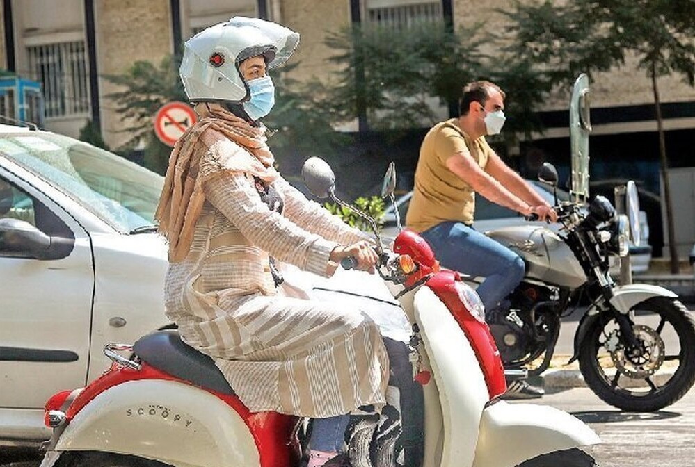 ببینید| ویدئویی از موتورسواری یک مادربزرگ اصفهانی در خیابان