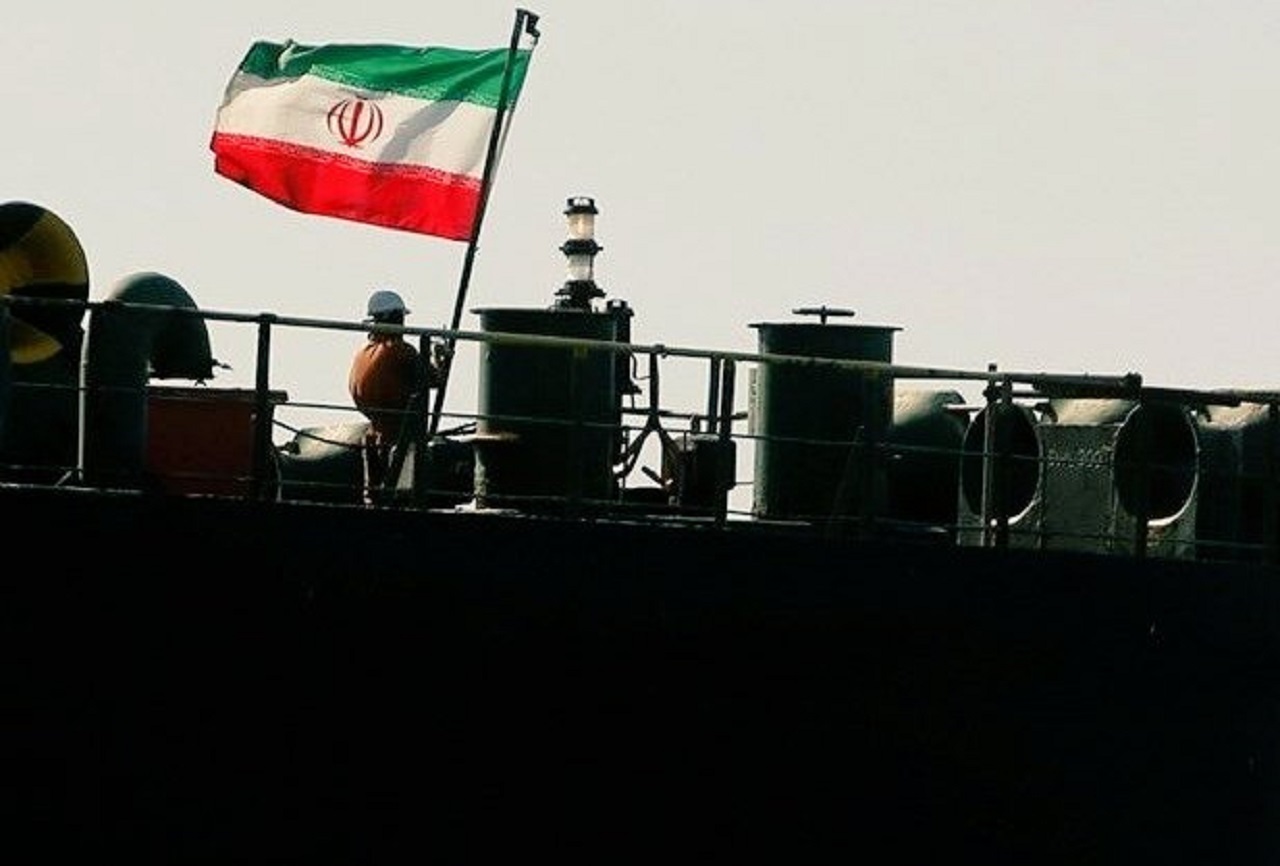 تانکر ترکرز: نفتکشهای ایرانی پس از هفت سال بدون فریب سیگنالها، حرکت میکنند! تانکر ترکرز: نفتکشهای ایرانی پس از هفت سال بدون فریب سیگنالها، حرکت میکنند!